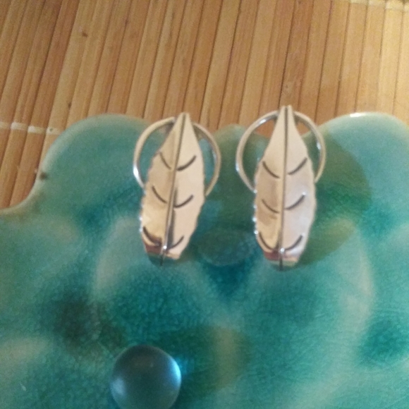 🎉HP🎊Vintage Artisan Handcrafted Earrings - Picture 5 of 9